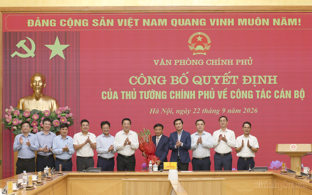 Phó Thủ tướng Thường trực Phạm Gia Túc trao quyết định điều động, bổ nhiệm Phó Chủ nhiệm VPCP Nguyễn Danh Huy